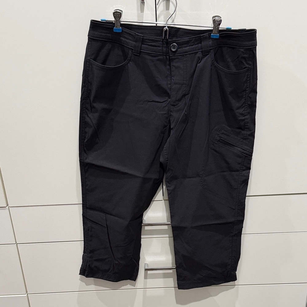 Eddie Bauer Women’s black Capri Pants size 12 never worn